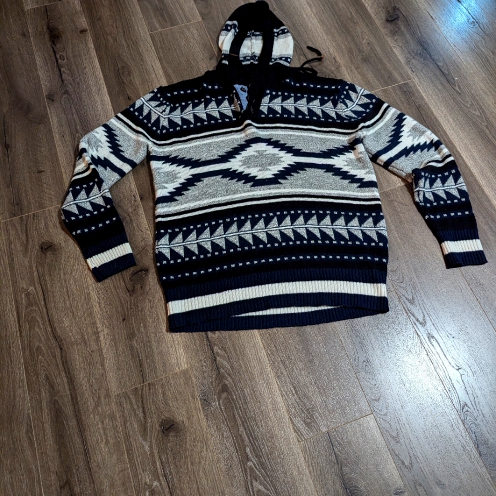 - - Amnesia knitted Hoodie. Aztec-like pattern . Black, white and Gray. EU…
